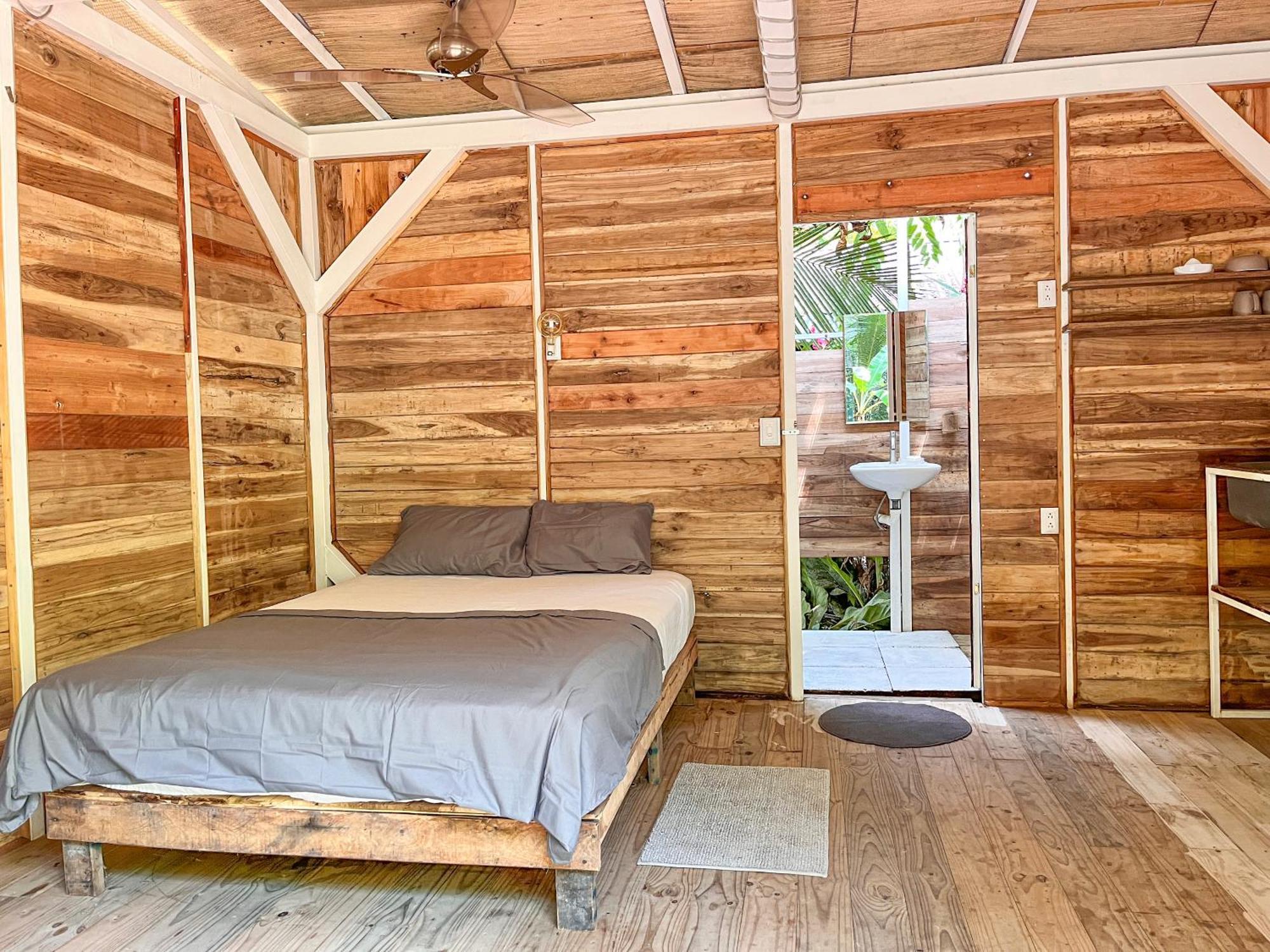 Nomadic Surf Camp Pansiyon Uvita Dış mekan fotoğraf