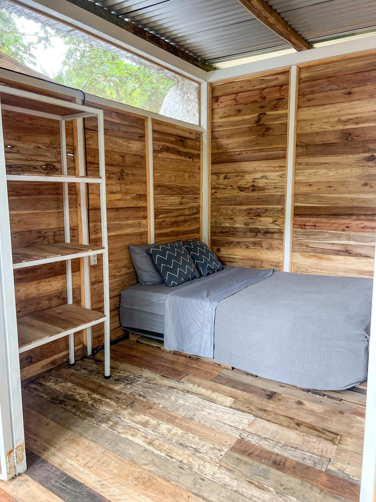 Nomadic Surf Camp Pansiyon Uvita Dış mekan fotoğraf