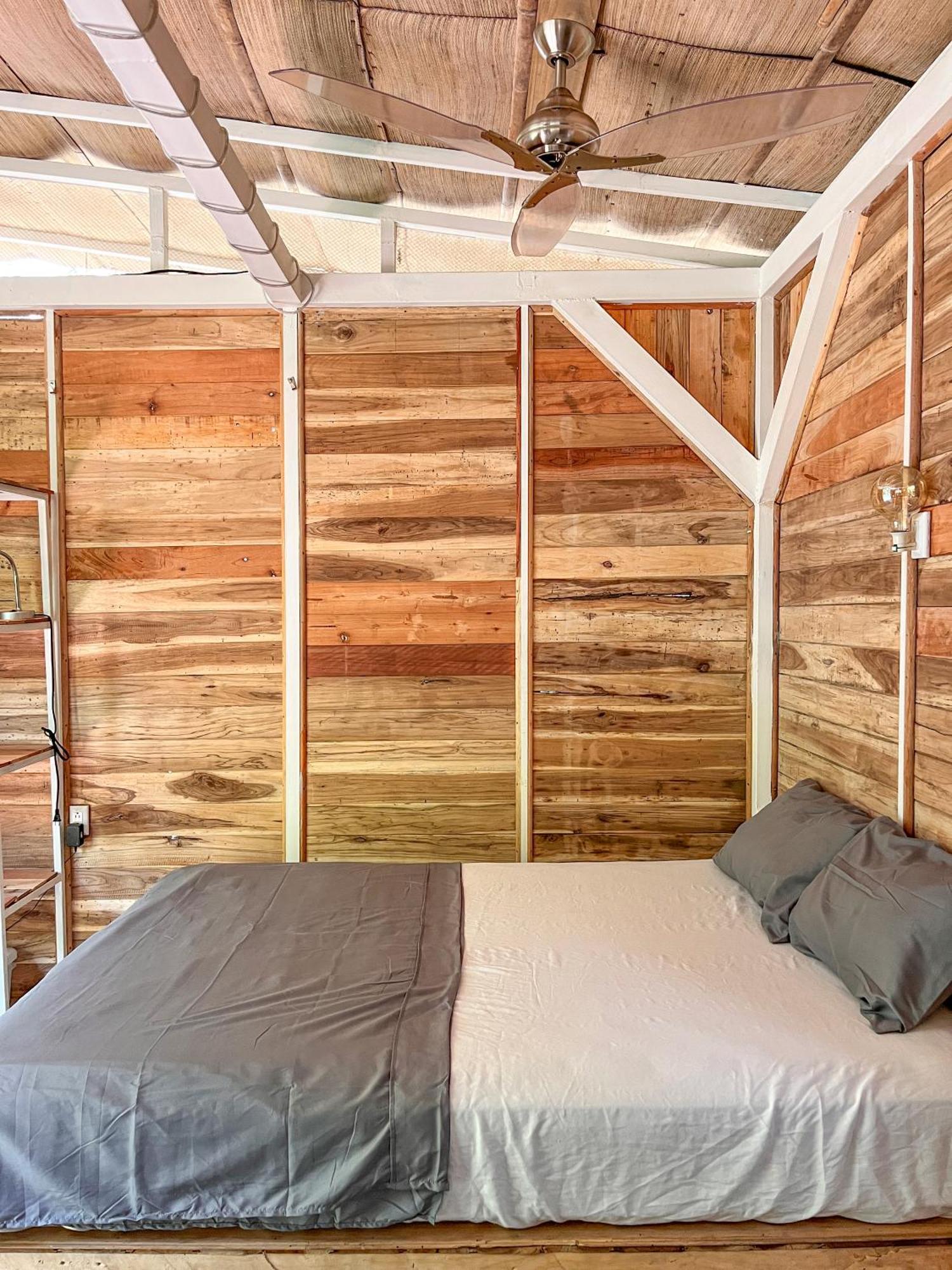 Nomadic Surf Camp Pansiyon Uvita Dış mekan fotoğraf