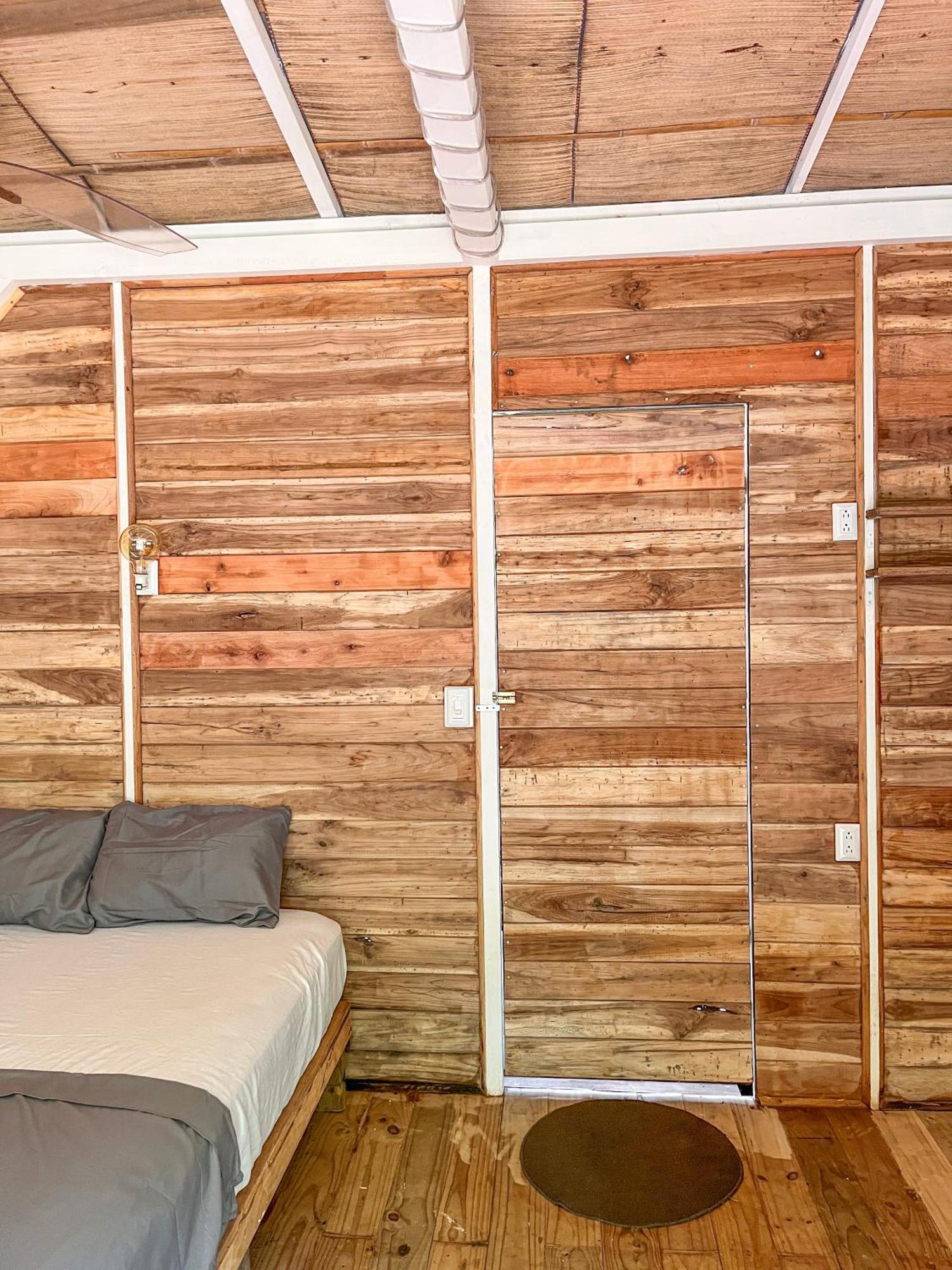 Nomadic Surf Camp Pansiyon Uvita Dış mekan fotoğraf