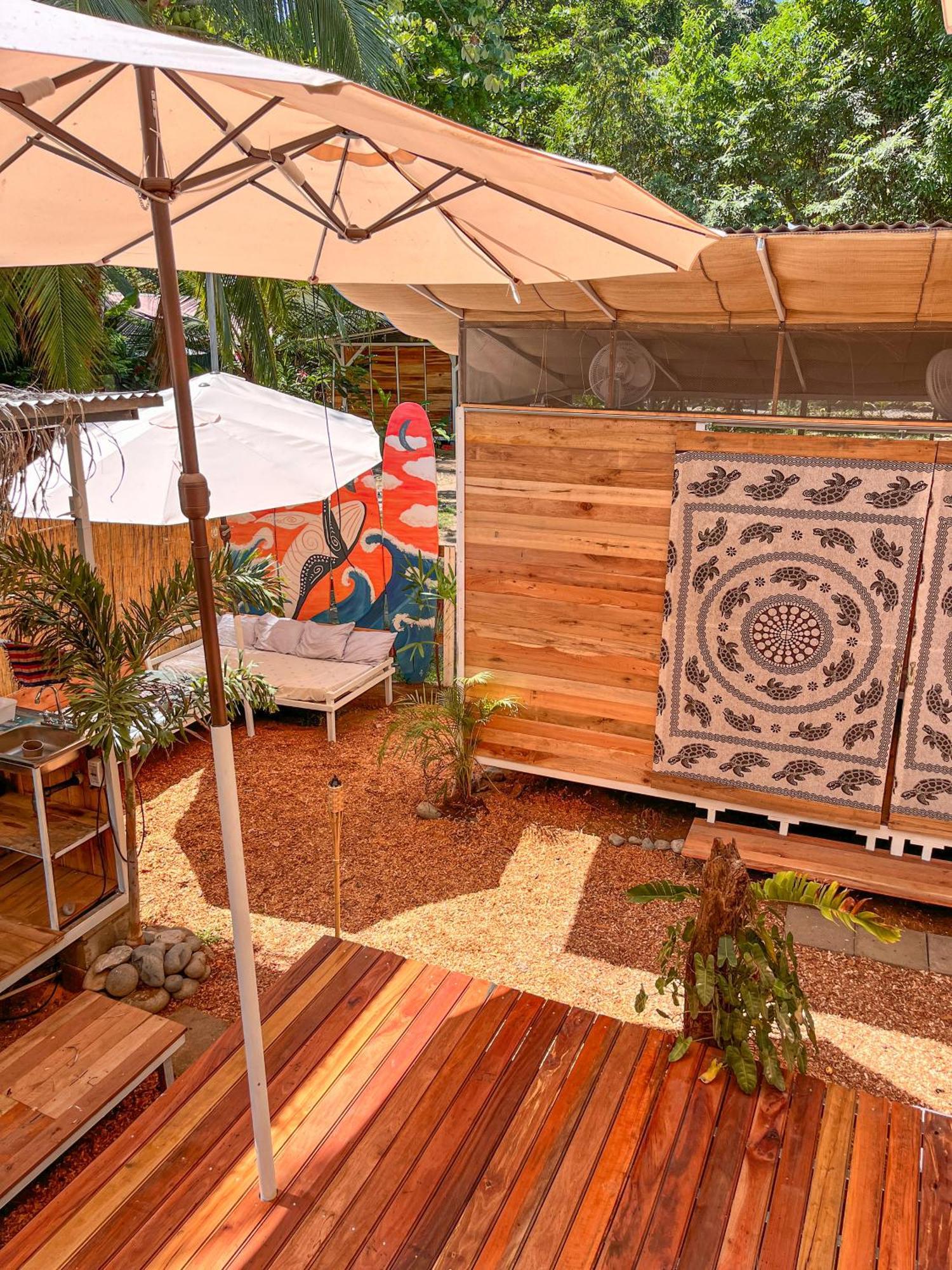 Nomadic Surf Camp Pansiyon Uvita Dış mekan fotoğraf